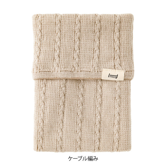 Midori Notebook’s HARAMAKI A6~B6 in Beige, shown in packaging. A soft cable-knit pouch with flap cover, designed to wrap around a planner like a belly warmer, with stretchable pockets for pens and small essentials.