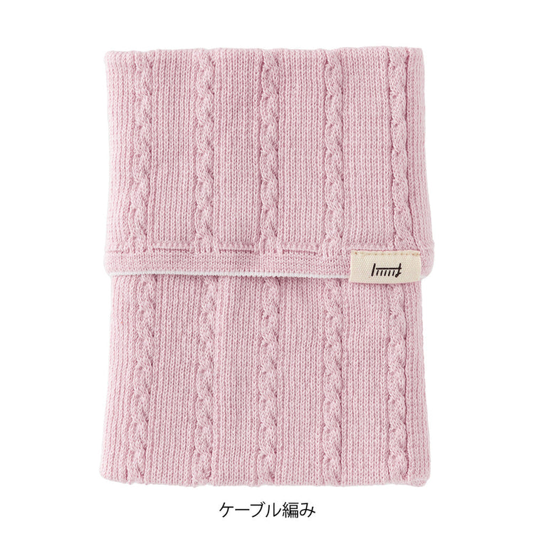 Midori Notebook’s HARAMAKI A6～B6 in Baby Pink, shown in packaging. A soft cable-knit pouch with flap cover, designed to wrap around a planner like a belly warmer, with stretchable pockets for pens and small essentials.