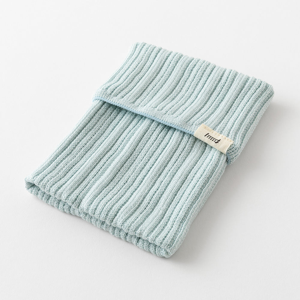 Midori Notebook’s HARAMAKI A6～B6 in Ice Blue, shown in packaging. A soft cable-knit pouch with flap cover, designed to wrap around a planner like a belly warmer, with stretchable pockets for pens and small essentials.